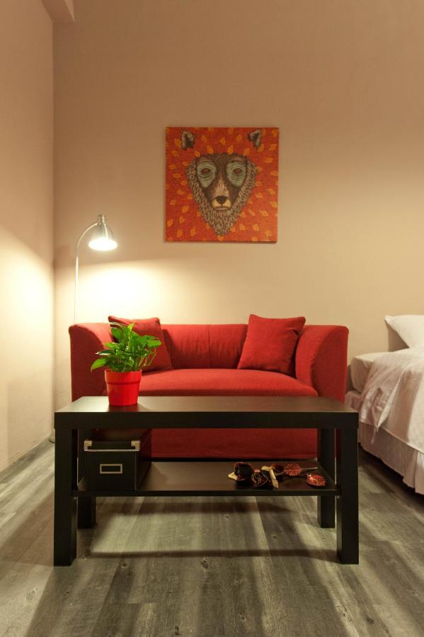 Leo 111/Arena Ruifeng Hotel Kaohsiung Bagian luar foto