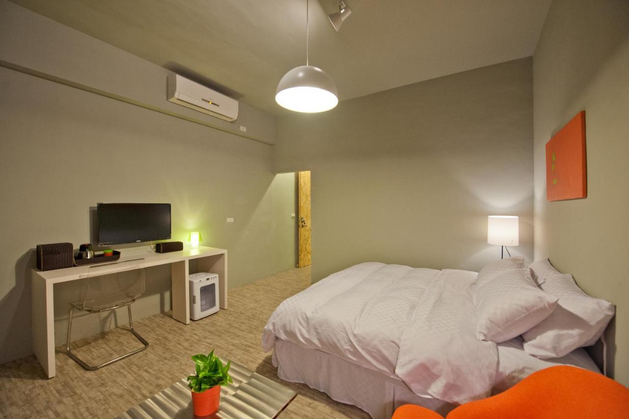 Leo 111/Arena Ruifeng Hotel Kaohsiung Bagian luar foto