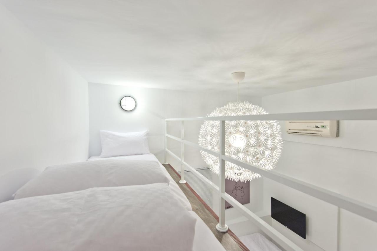 Leo 111/Arena Ruifeng Hotel Kaohsiung Bagian luar foto